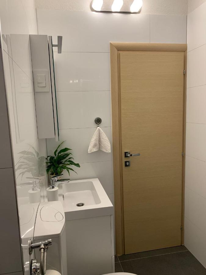 Mm Split Apartment - 5 Min By Car To The Beach & City Center - Free Public Parking Buitenkant foto