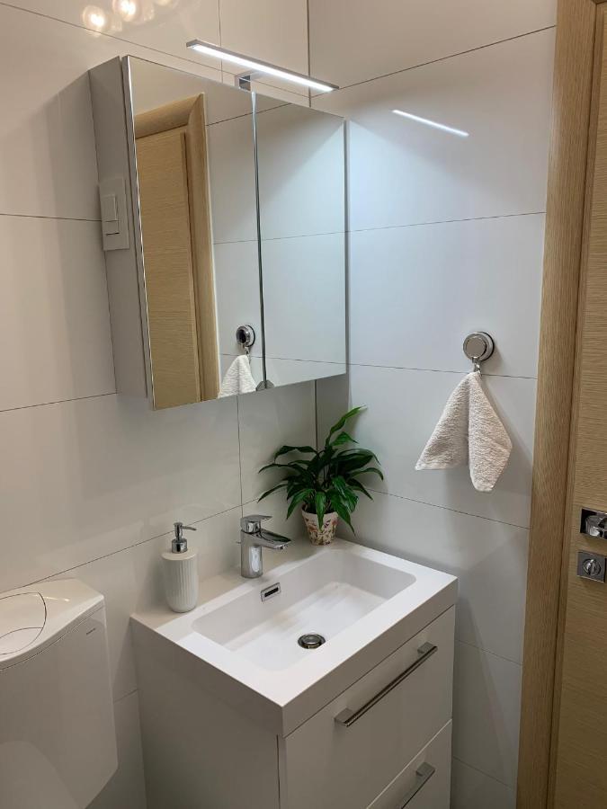 Mm Split Apartment - 5 Min By Car To The Beach & City Center - Free Public Parking Buitenkant foto
