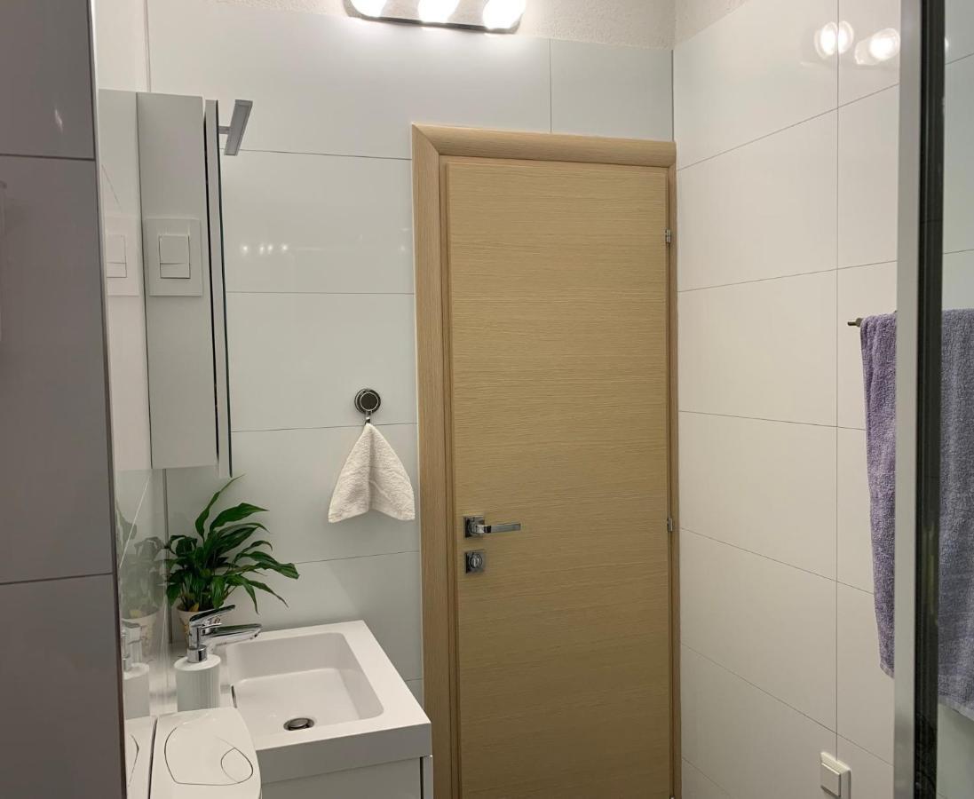 Mm Split Apartment - 5 Min By Car To The Beach & City Center - Free Public Parking Buitenkant foto