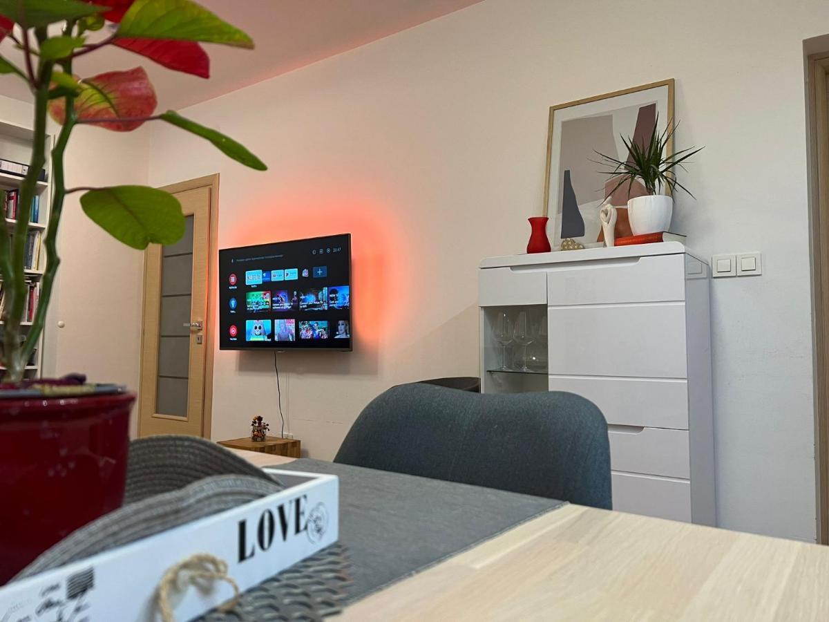 Mm Split Apartment - 5 Min By Car To The Beach & City Center - Free Public Parking Buitenkant foto